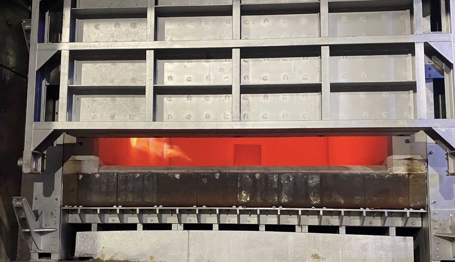 Melting & holding furnaces